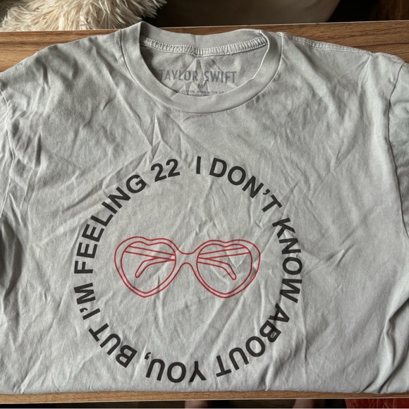 Official taylor swift 22 shirt - Picture 1 of 1
